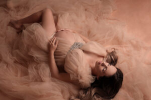 Lee más sobre el artículo Fotos de embarazo en estudio o exterior