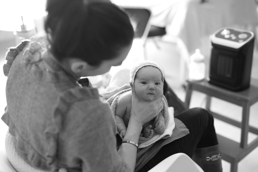 alimentación recién nacido en sesión newborn