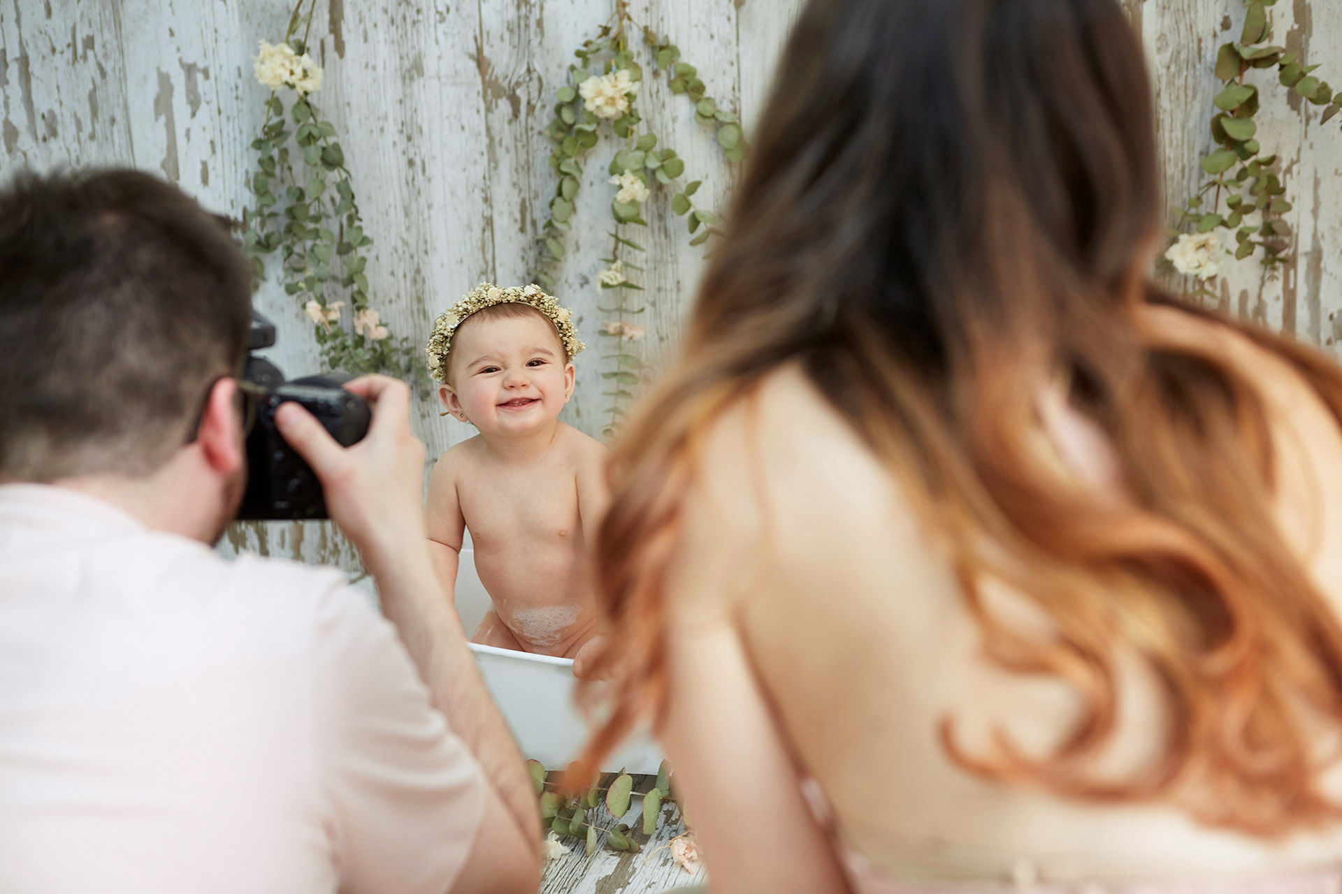 Bebé tímido en sesión fotos