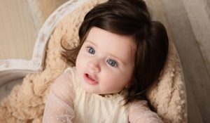 Lee más sobre el artículo La dulzura a partir de los 6 meses: Ideas de poses para tu bebé